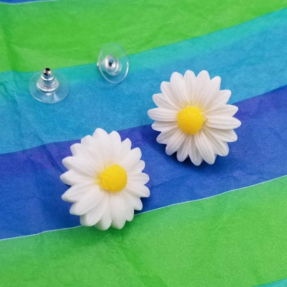 Chrysanthemum button earrings
